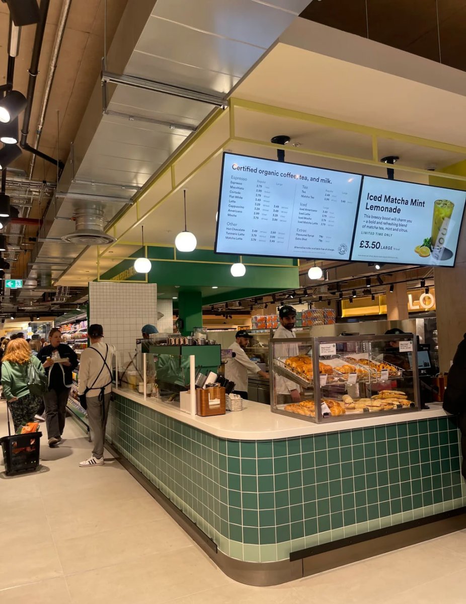 Raniatoha22's tweet photo. The newly opened Wholefoods on King's Road is huge 🛒🌱🥦🆕 https://t.co/fJuO5MTDze