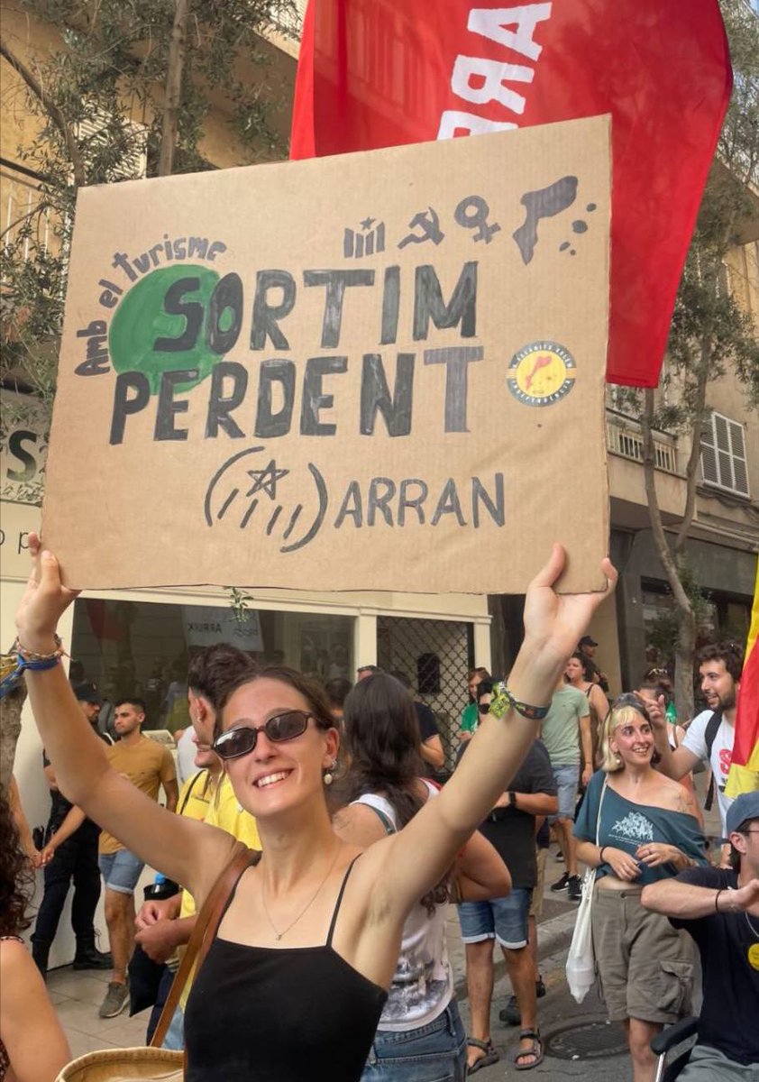 🟡✊🏽 El jovent som imprescindibles en la defensa del territori.

No volem que el capitalisme ni els partits espanyolistes decideixin per nosaltres el nostre futur.

Només organitzades aconseguirem construïr el futur que volem. Jove, organitza't i lluita! arran.cat/contacte