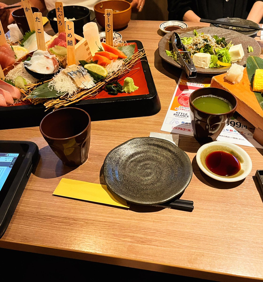plum_saurus0219's tweet photo. 昨日の父の日に、2ヶ月目の給料でようやく両親をご飯に連れて行けた！
少しずつやけど親孝行してかんとね💦 https://t.co/wZkmj8ObqY