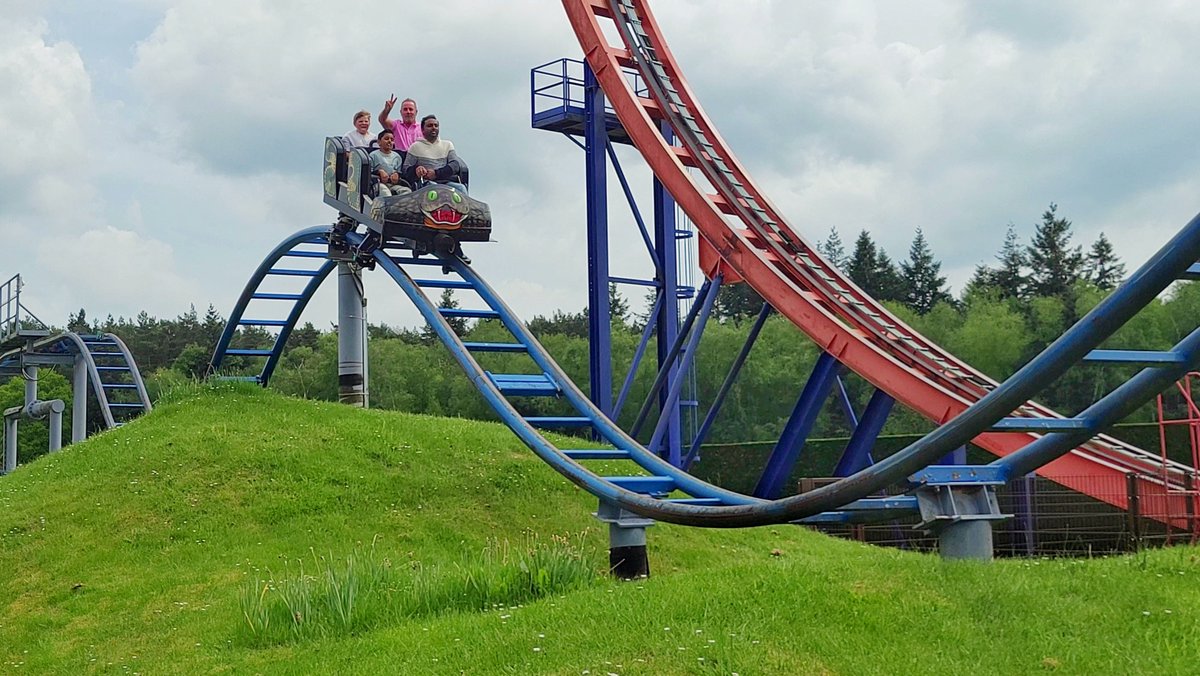 PaultonsPulse's tweet photo. Soon to be getting a makeover to become Raven.
What are your thoughts on Cobra?
#PaultonsPark #Cobra #Rollercoaster #PaultonsPulse #Ride #Raven #Valgard #Edge #ThemePark #UkDaysOut #Retheme #ComingSoon #Track #Thrill #Ride https://t.co/3Dkg7AZEub