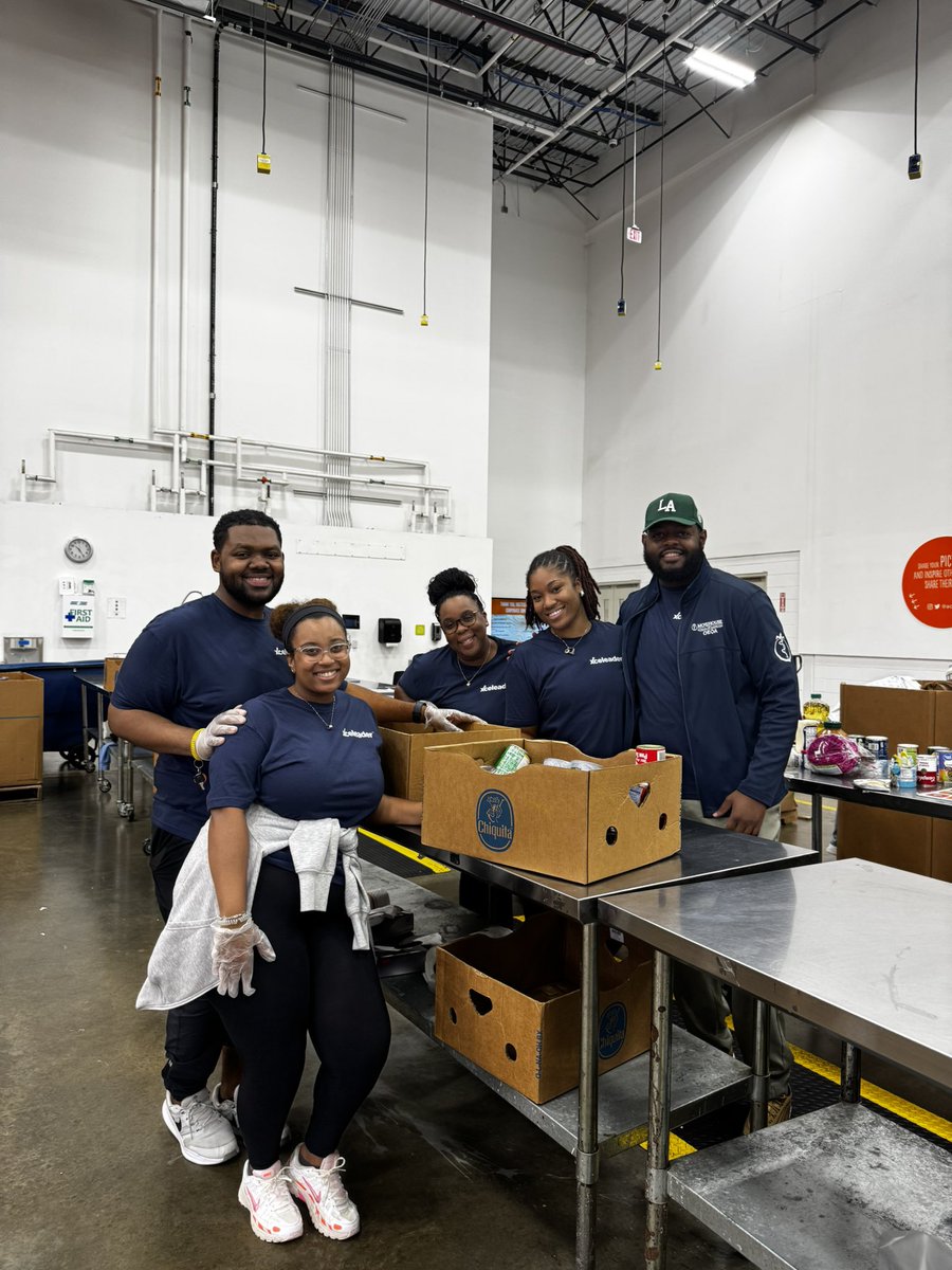 TB🤴🏾 (@tevonblair) on Twitter photo It’s been a year since I started building <a href="/xceleader/">Xceleader</a>’s alumni community in Atlanta. This past Saturday, we volunteered at the Atlanta Community Food Bank (<a href="/ACFB/">Atlanta Community Food Bank</a>) helping to sort 10,000 pounds of food.
HBCU alums in ATL, join our community: xceleader.typeform.com/to/CwmXSd4O It’s been a year since I started building <a href="/xceleader/">Xceleader</a>’s alumni community in Atlanta. This past Saturday, we volunteered at the Atlanta Community Food Bank (<a href="/ACFB/">Atlanta Community Food Bank</a>) helping to sort 10,000 pounds of food.
HBCU alums in ATL, join our community: xceleader.typeform.com/to/CwmXSd4O