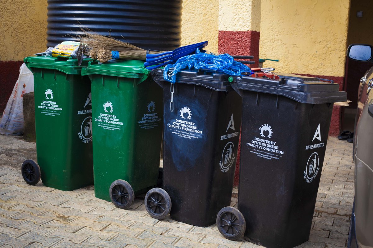 co_foundatiion's tweet photo. To celebrate World Environment Day and an effort to promote better hygiene and foster a cleaner environment, COCF  went for a special Cleaning Outreach Day at Asokoro Village. We focused on cleaning public spaces such as streets and market. https://t.co/zGqCrP7HXr