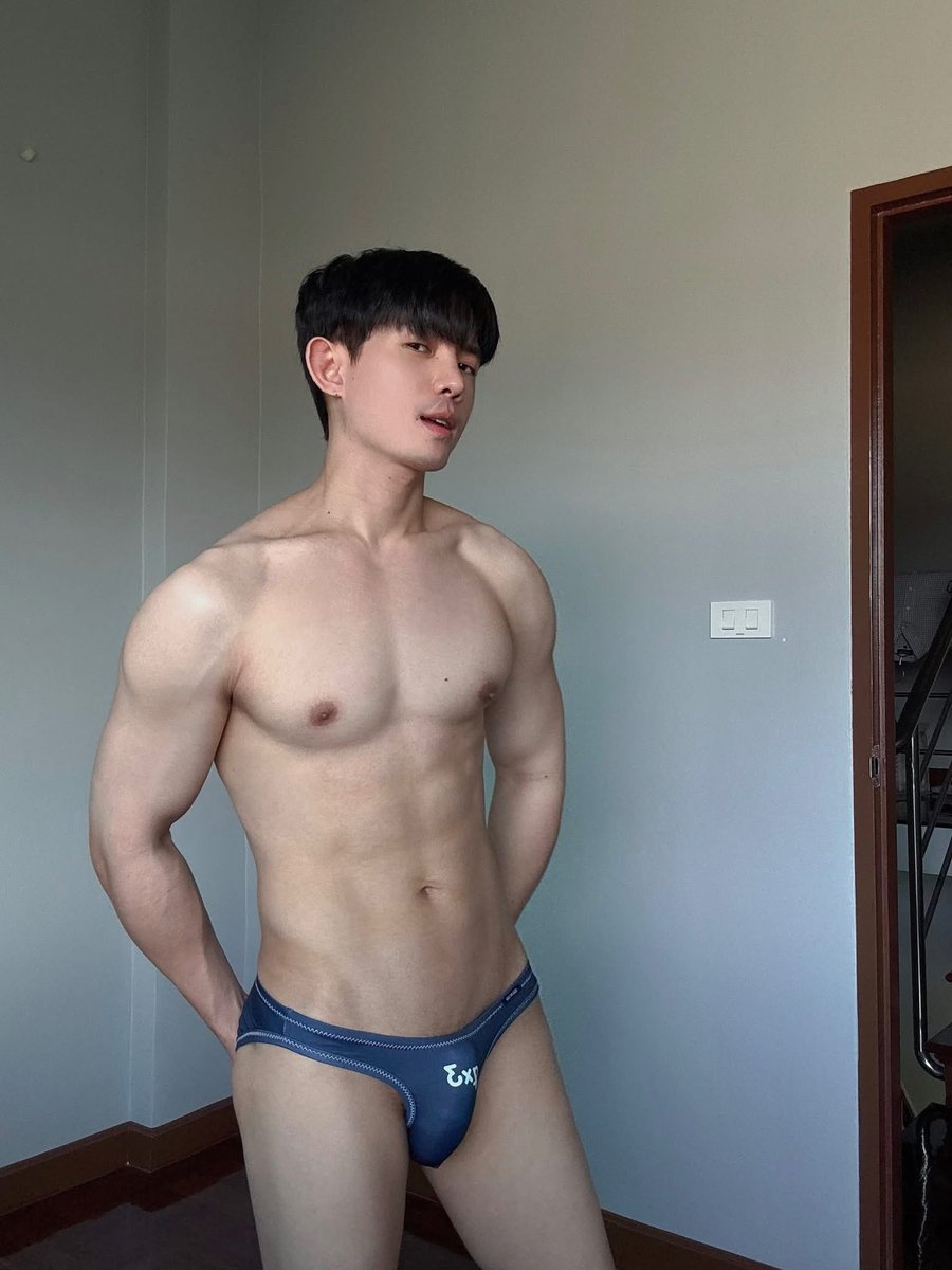 Hôm nào cho em cởi đồ 😅