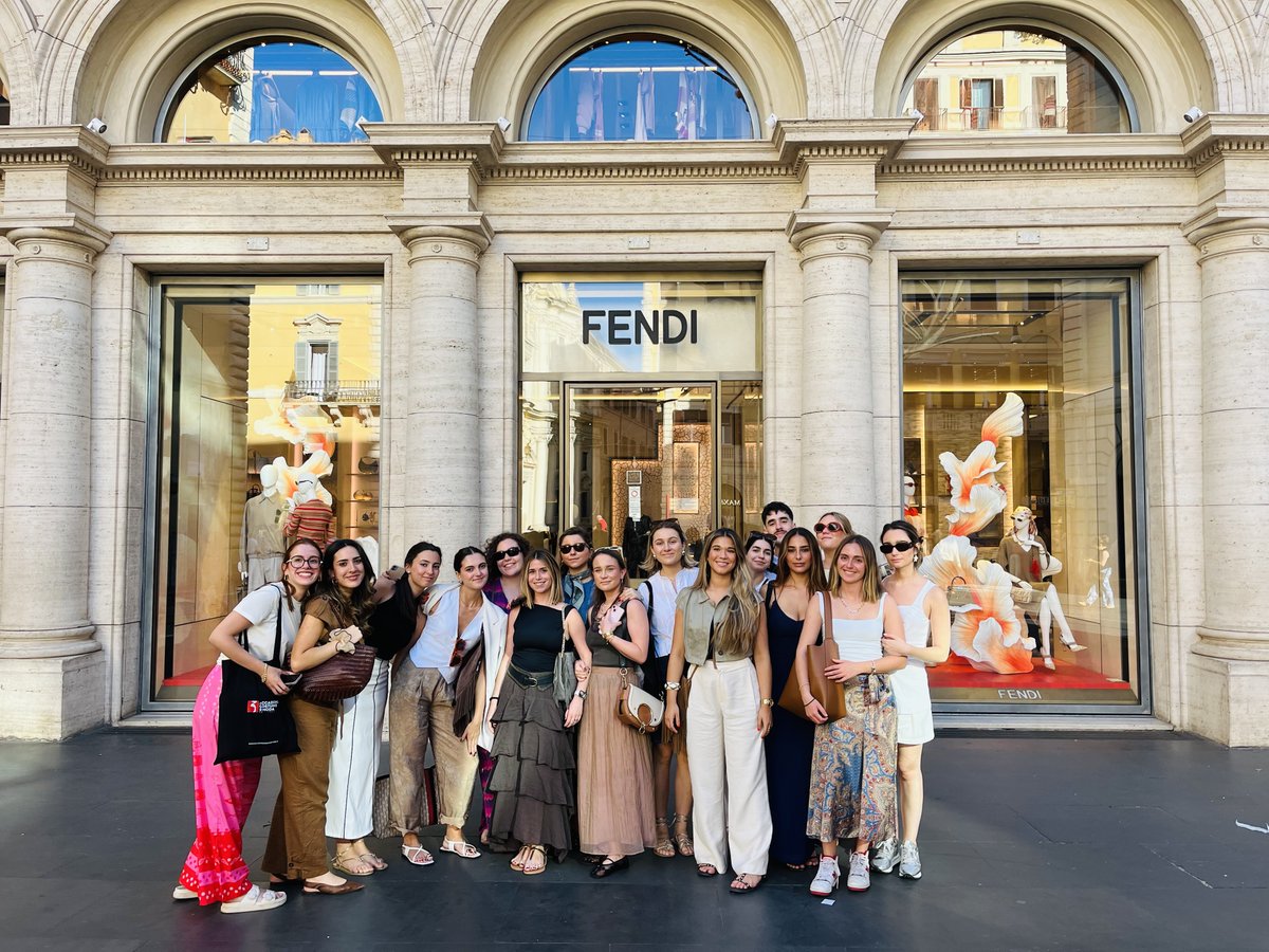 Centro de Estudios Garrigues (@ceg_garrigues) on Twitter photo Del 3 al 6 de junio, los alumnos del Máster en Abogacía y Procura + Industria del Lujo y la Moda del Centro de Estudios Garrigues participaron en el programa internacional “Fashion, Law & Industry” en la <a href="/AccaCostumeModa/">Accademia Costume & Moda</a>
#DerechoALaExcelencia Del 3 al 6 de junio, los alumnos del Máster en Abogacía y Procura + Industria del Lujo y la Moda del Centro de Estudios Garrigues participaron en el programa internacional “Fashion, Law & Industry” en la <a href="/AccaCostumeModa/">Accademia Costume & Moda</a>
#DerechoALaExcelencia