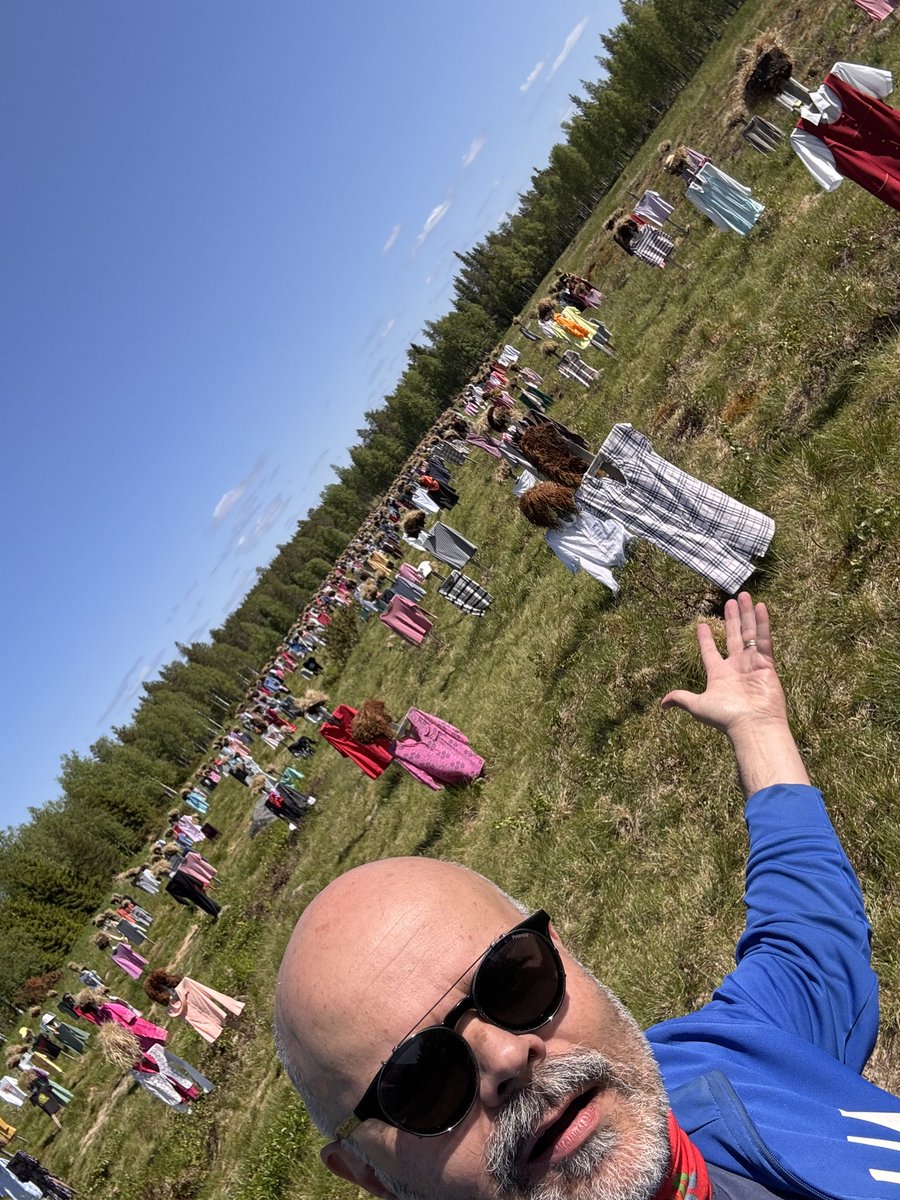zijoittaja's tweet photo. Nyt on oikeesti eeppinen paikka 🤩

Suomussalmi ja Hiljainen kansa. Heti 5️⃣-tien varrella. Sinne jäi #Harvia pipo ja Laitilan🧢 olkityypeille. 

Käykää tsekkaa, jos ohi ajatte. Tää on 💪👍 #kesäsuomi  @KivaaTekemista https://t.co/VgcqkQl2A4