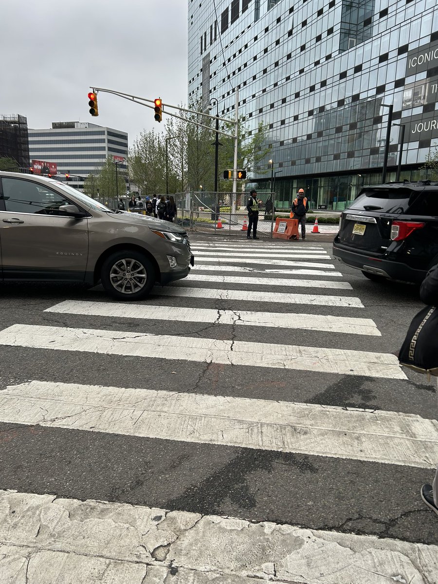 Walk to JSQ on Bergen this morning featured:
- driver making illegal left onto Storms while I was in the crosswalk
- two cars running the same red light at Vroom
- truck blocking crosswalk at Newkirk
- the usual mess of box-blockers at Sip while a cop looks on