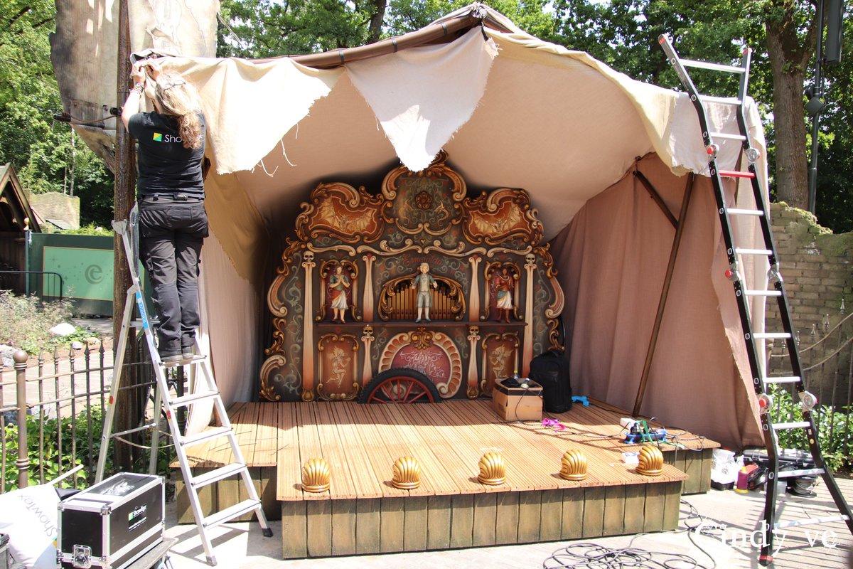 cindy_ve's tweet photo. Het podium word verder afgewerkt door #ShowTex #DanseMacabre #Efteling https://t.co/iLMnJMruFz