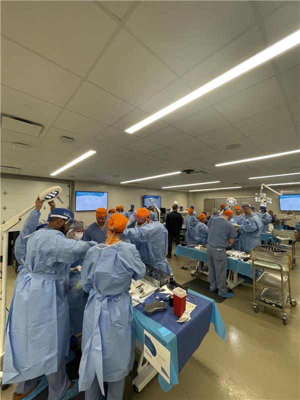 For shoulder surgeons, events like our AETOS Shoulder Fellows Course are a valuable opportunity to benefit from leading surgeons' experience. Learn more: smith-nephew.com/en-us/health-c…