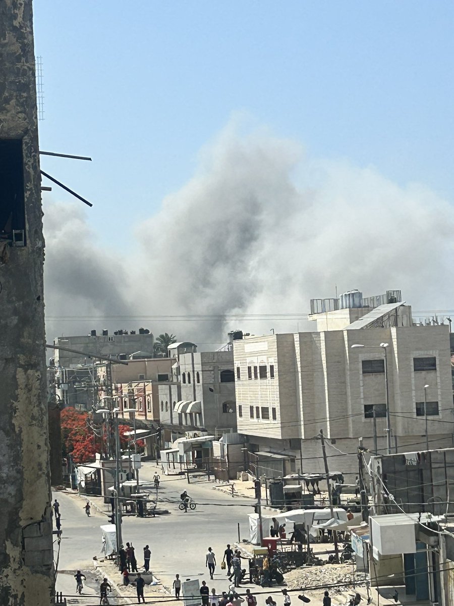 Abdullah_Om3r03's tweet photo. Heavy bombing is shaking my area right now.

Oh world, look at us and speak about us our lives are in danger every second.

I was on my way to the market to buy food, but for some reason, I was delayed.

If I hadn’t been late, death would’ve been just moments away from me. https://t.co/dcWUrTI8nn