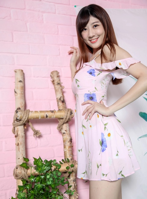 oppai_app's tweet photo. a woman in a pink dress posing for the camera

Watch more on our page 👉 [https://t.co/opld7yzXsZ] https://t.co/VCAypZxPd4