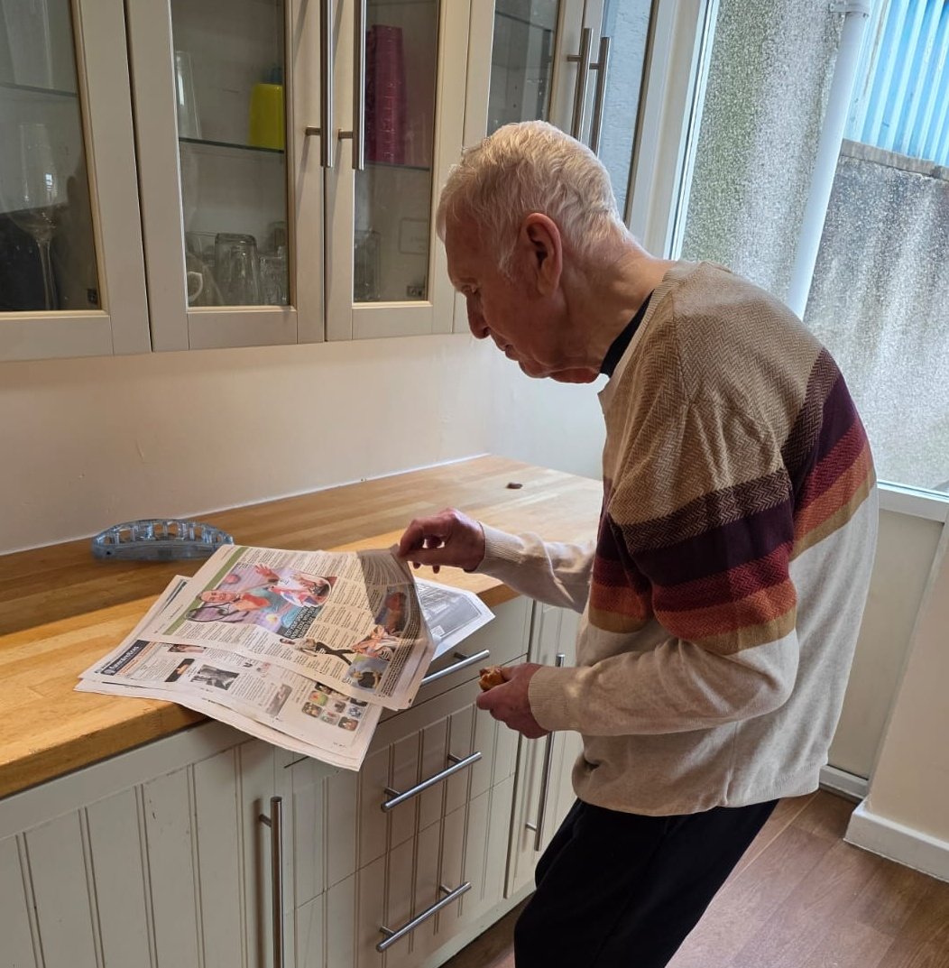 Tom enjoyed browsing through the newspaper this morning 🗞️
