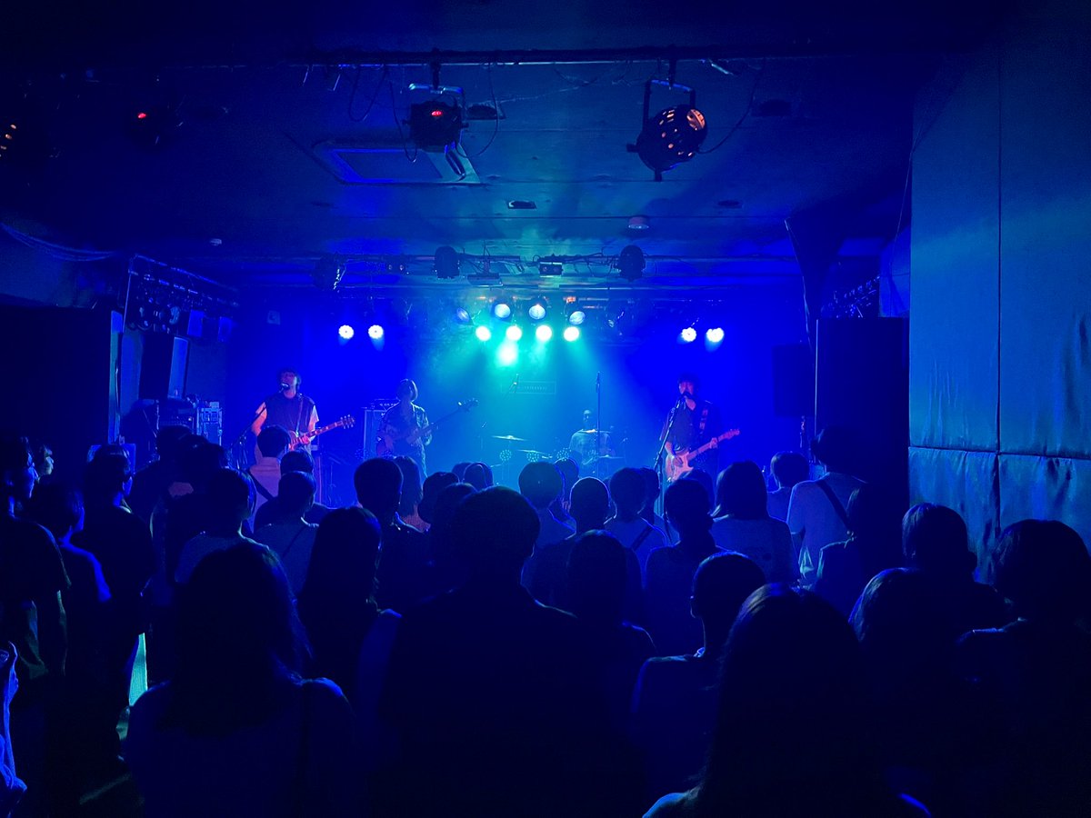 akira_sync's tweet photo. 3〜4年くらい前はもうステージに立てることはないだろうと思っていたんだけど、まさかまたこんな日を迎えることが出来るとは夢にも思っていなかった。

来てくれた方々、
対バンのバンド、
スタッフ&amp;関係者、
そしてバンドメンバー。

みんなありがとう
これからもよろしく！

#Sythm #回帰線 https://t.co/TKwnwpTPfW