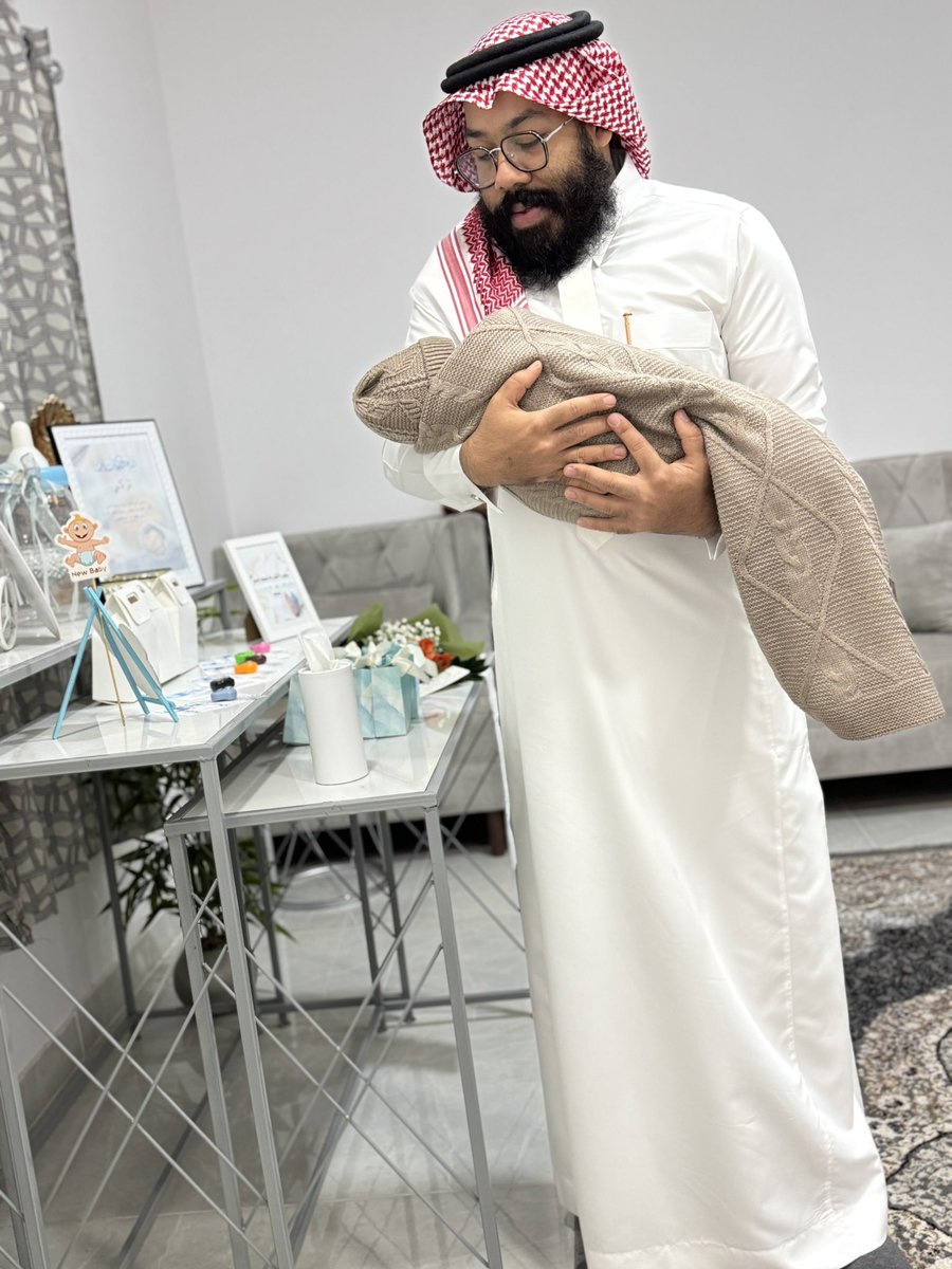 b3nd3r11's tweet photo. أَوَّلَ عِيد أَب لِي كَأَب  وَ أَوَّلَ عِيد أَب ��ِي مِنْ غَيْر أَبِي 💔 رَحِمكَ الله ي أَبِي رَحِمَت الْأَبْرَار.
.
#عيد_الاب_العالمي https://t.co/Vee7re9cla