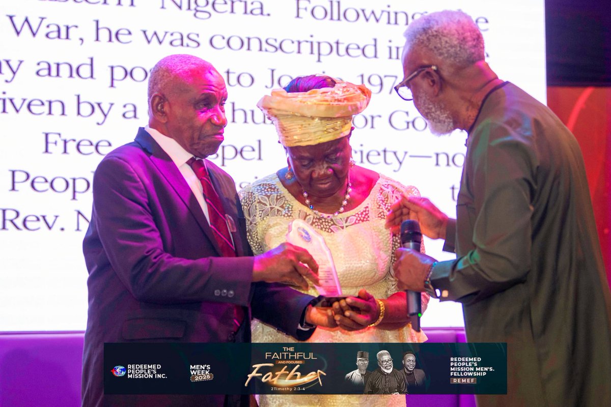 RPMhqs's tweet photo. Giving honour to whom honour is due. 🔥🔥🔥🔥🔥🔥🔥🔥🔥🔥🔥
#Mensweekfinale #Awardees #Awardpresentation #RPMhqs https://t.co/GYFrHlIeaU