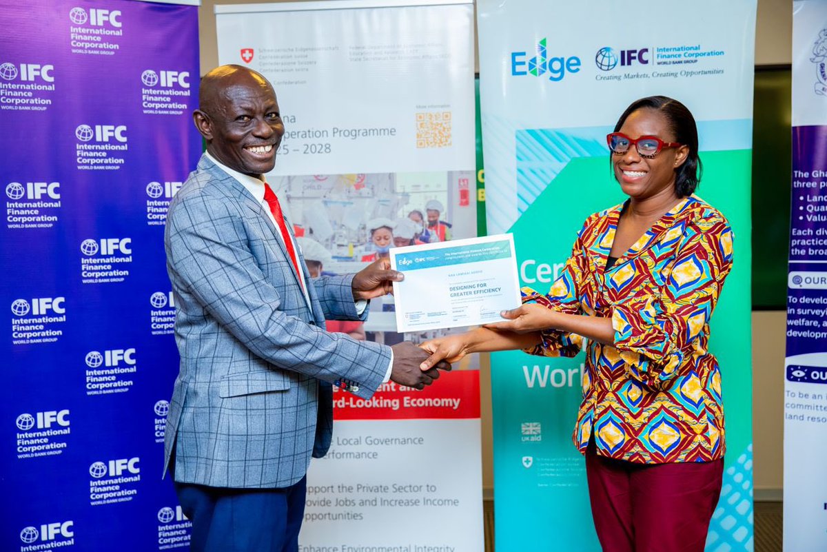 AnlConsult's tweet photo. 📸 On June 12, team members from AnL Valuation &amp; Property Consult were awarded certificates after successfully completing the IFC EDGE Green Building
👉 Read more (https://t.co/VGLzWQKSjx)

#AnLTeam #EDGEGreenBuilding #Sustainability #GreenGhana #IFC #GhIS #SECO #ClimateAction https://t.co/iUYYlkW1Jn