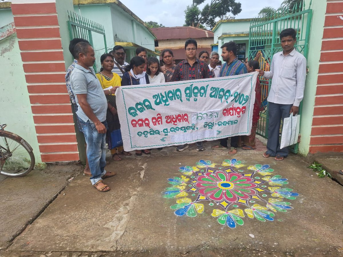 KandhamalG's tweet photo. Bikas Bahan Yatra at Mallikpadi GP under G.Udayagiri Block #BarshaEkUpalabdhiAnek #BikashMela #BikashBahanYatra #SamruddhaOdisha #BIkashitaOdisha #BikashitaOdishaBikashitaBharat https://t.co/XwvPUSgngO