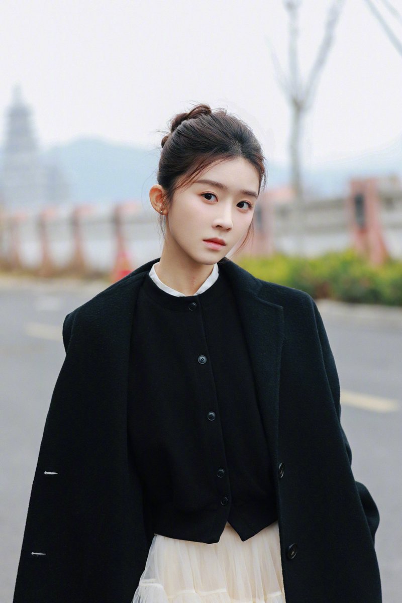 SongYiRenGlobal's tweet photo. YiRen's 06/16/25 Weibo update: "Today's villainess 👌" (1/4)
「 #SongYiRen ☆♡ #宋伊人」
#IreineSong
#演员请就位3
#ActorPleaseTakeYourPlace S3.
#EverybodyStandby S3 https://t.co/4bndgU3xlV