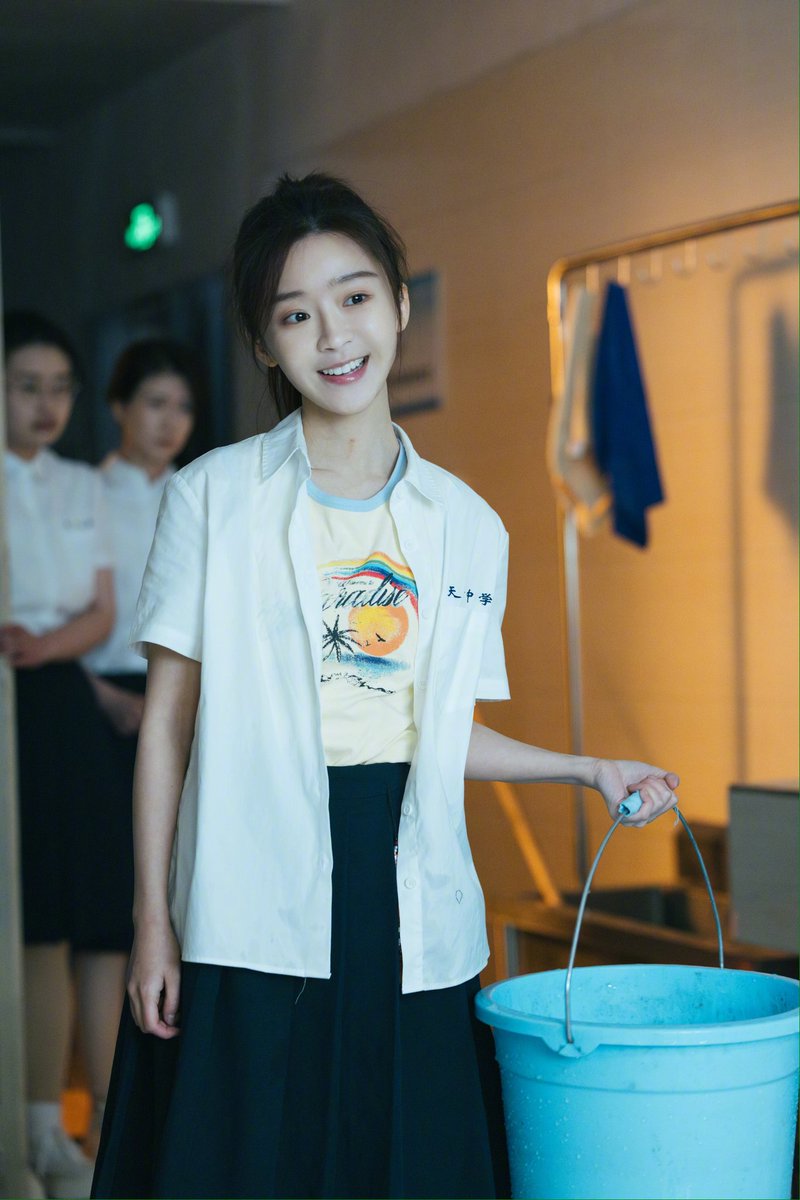 SongYiRenGlobal's tweet photo. YiRen's 06/16/25 Weibo update: "Today's villainess 👌" (2/4)
「 #SongYiRen ☆♡ #宋伊人」
#IreineSong
#演员请就位3
#ActorPleaseTakeYourPlace S3.
#EverybodyStandby S3 https://t.co/E1E0ebPlsb