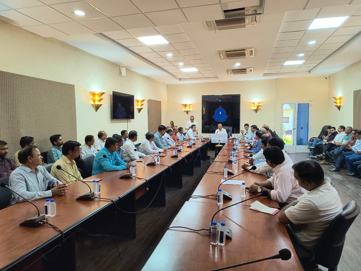 EXCISECGST's tweet image. CGST Indore has organized &apos;GST Conclave&apos; on 16.06.2025. During &apos;GST Pakhwada&apos; on the occasion of GST Day 2025 which is attended by industry leaders, tax experts &amp;amp; various associations.

A GST HELPDESK is also set up here for trade grievances &amp;amp; resolving issues faced by them.