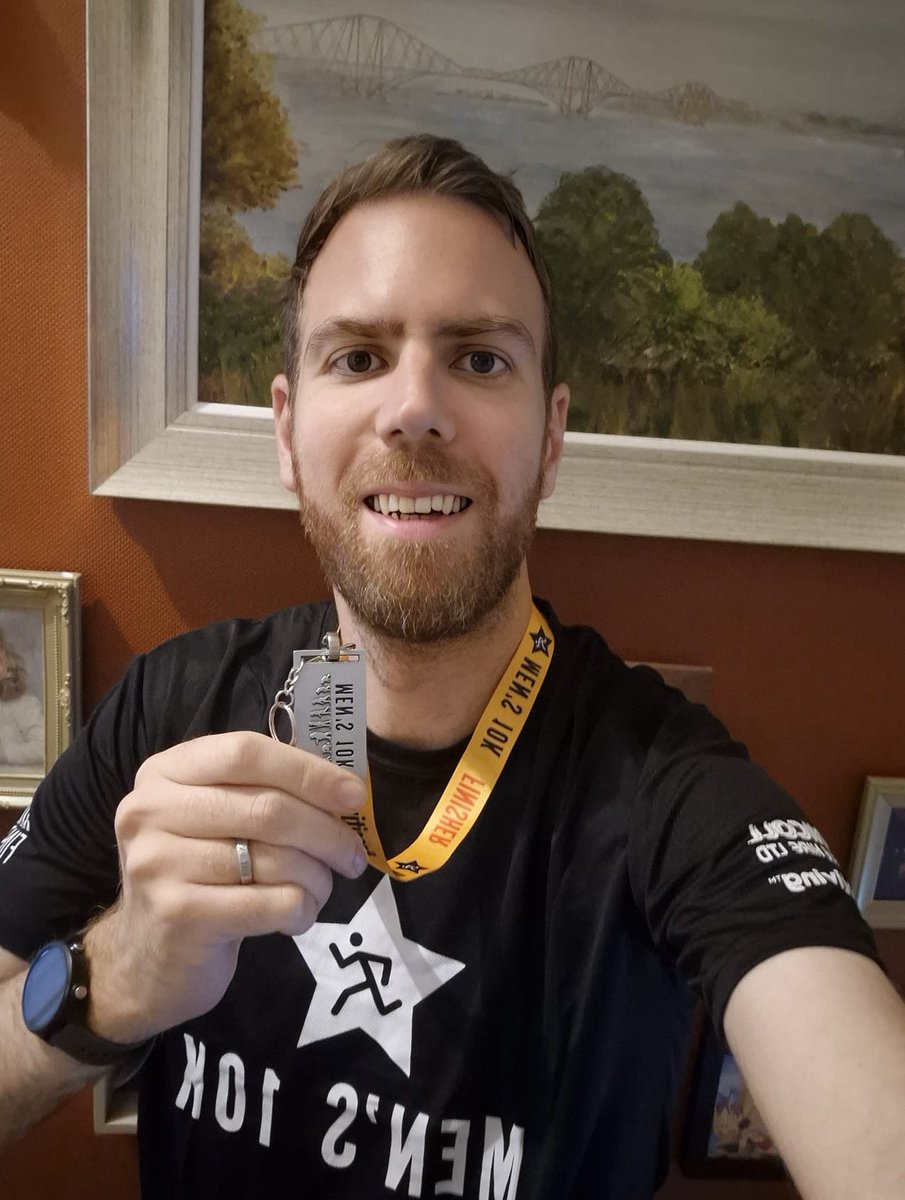 #MedalMonday Well done to our club athlete David Murray who ran the Men's 10K yesterday in Glasgow bringing home a nice PB 💛🖤💛<a href="/scotathletics/">scottishathletics</a>  <a href="/UKRunChat/">UKRunChat</a>