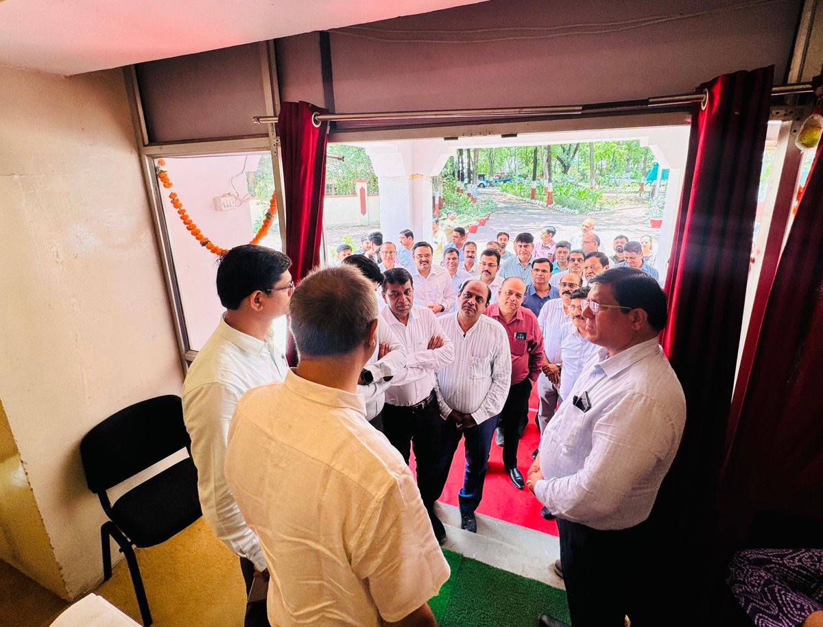 EXCISECGST's tweet image. CGST Indore has organized &apos;GST Conclave&apos; on 16.06.2025. During &apos;GST Pakhwada&apos; on the occasion of GST Day 2025 which is attended by industry leaders, tax experts &amp;amp; various associations.

A GST HELPDESK is also set up here for trade grievances &amp;amp; resolving issues faced by them.