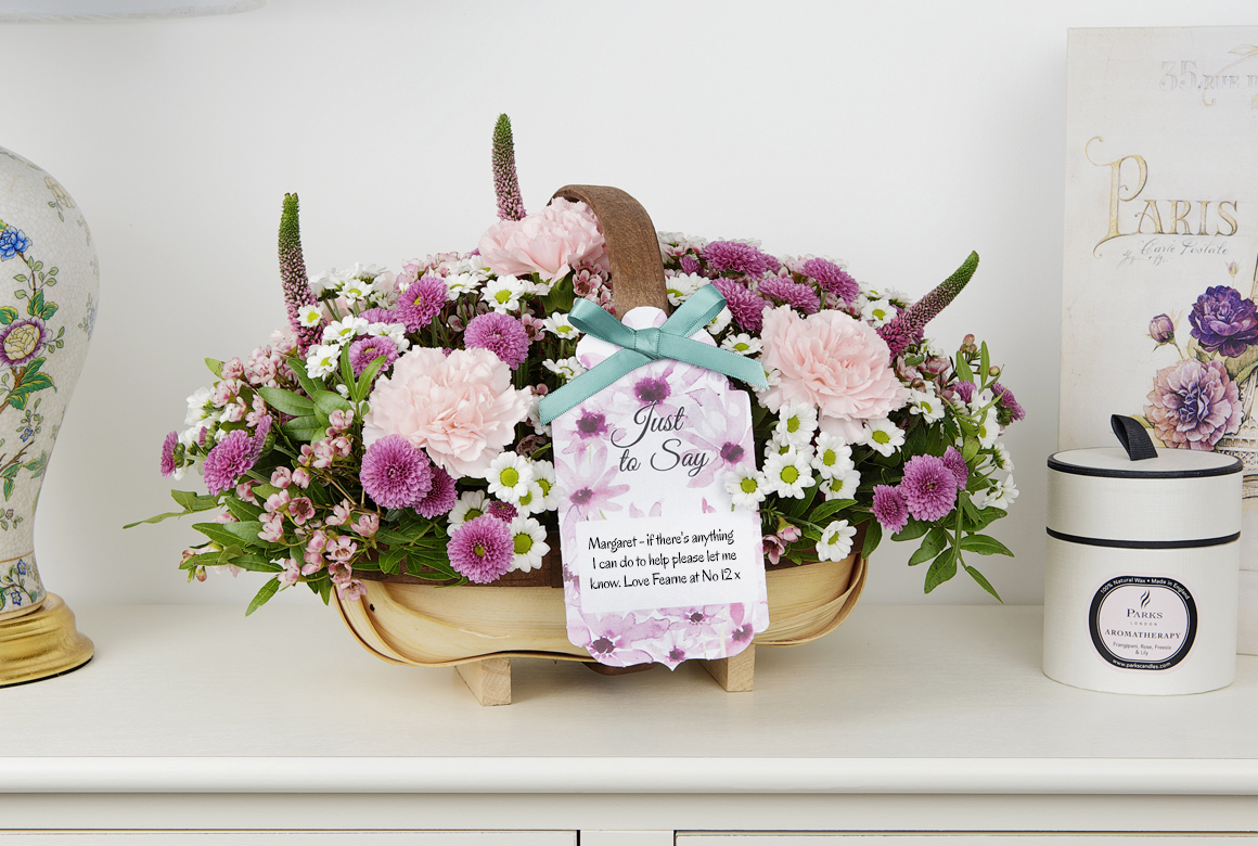 FlowercardUk's tweet photo. 🌸 GIVEAWAY WINNER ANNOUNCEMENT 🌸
What a beautiful, sunshine-filled weekend it’s been! ☀️
A huge congratulations to Stacey T from the Wirral, the lucky winner of our stunning Flower Trug! 💐
Next weeks giveaway is a gorgeous Flower Teacup. You wont want to miss out!Link in bio https://t.co/gh2ycKRymk