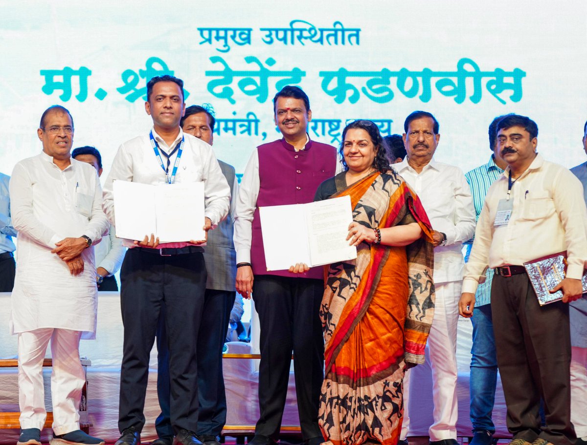 🤝CM Devendra Fadnavis presided over the MoU signing and exchange between the Skill Development Dept and 'Blue Star' — a leading company in the refrigeration and air-conditioning sector — in Palghar today.
The objective of this MoU is to provide advanced training to ITI trainees,