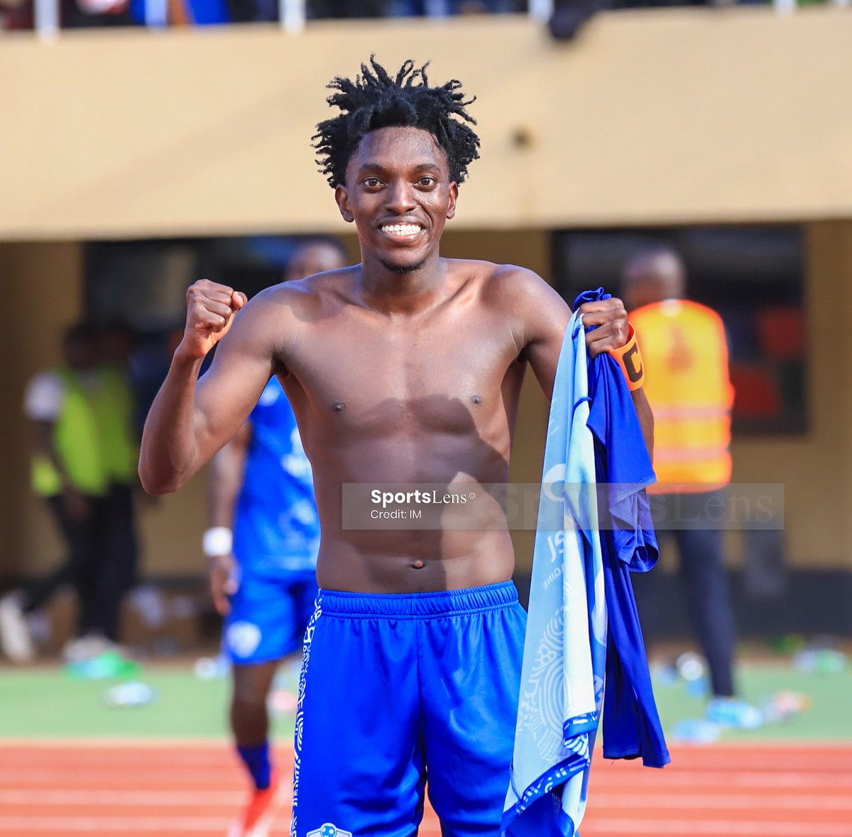 sportslens1's tweet photo. New chapter! Pius Ssebulime switches from Buddu to Mawokota 🙌 Ready to make his mark in the new colors! ❤️🔥 #PiusSsebulime #Ssingo #NewSigning https://t.co/zaB9Tzfp49