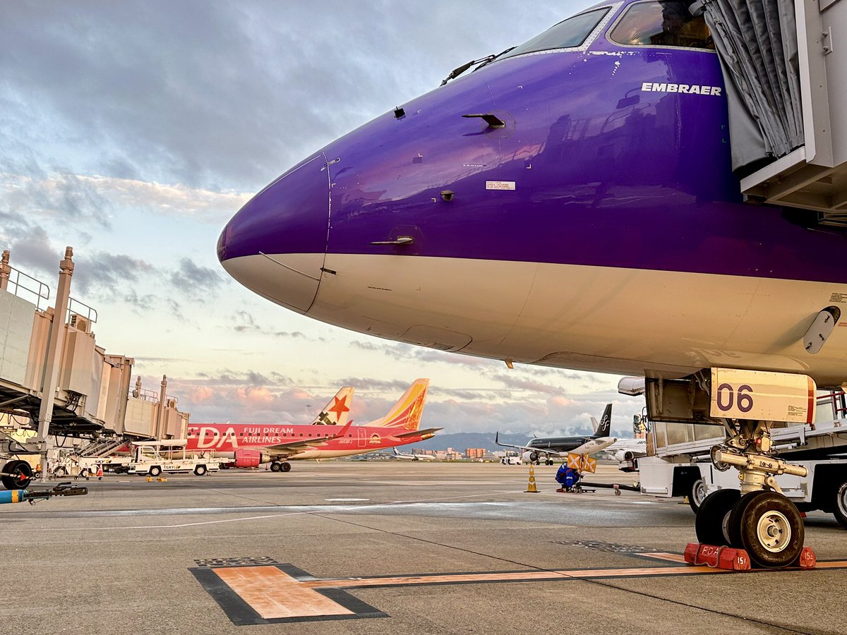 こんばんは、FDAです👋 福岡空港にいる #FDAパイロット から写真と