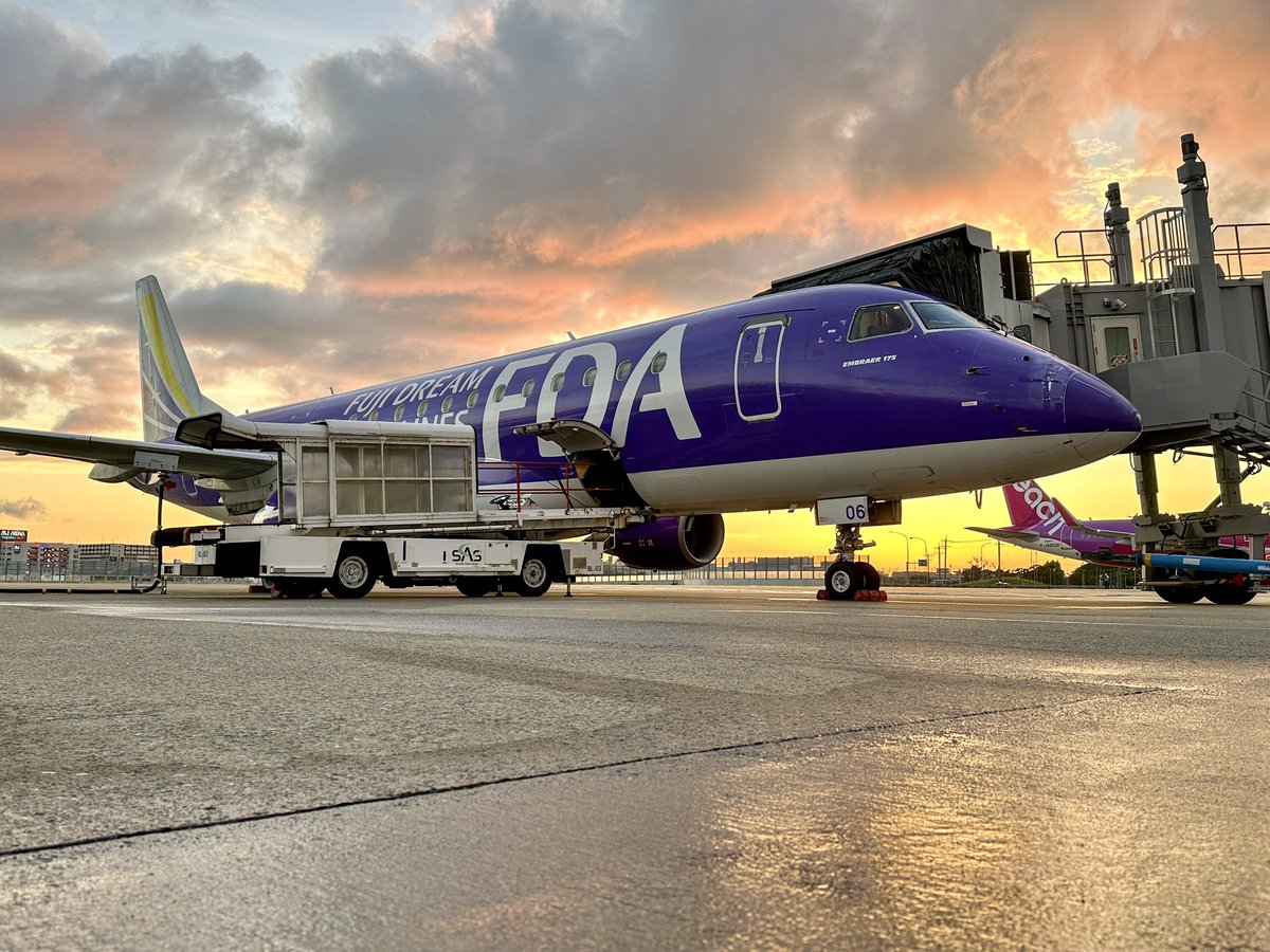 こんばんは、FDAです👋 福岡空港にいる #FDAパイロット から写真と