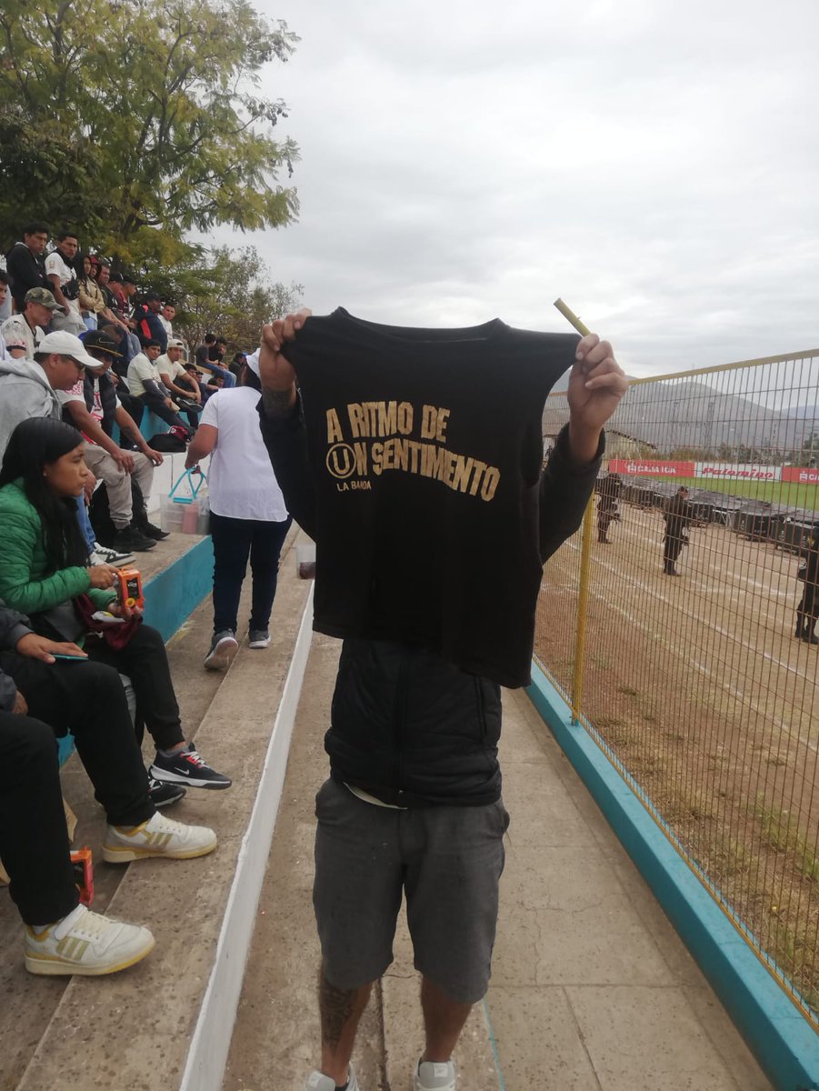La consigna siempre será estar en TODAS las canchas donde nuestra pasión le toque estar. Una vez más muy junto a ti Ⓤniversitario 💪🏽 alentando hasta el final. 

A RITMO DE ⓊN SENTIMIENTO en Ayacucho 2025 👊🏼🥁