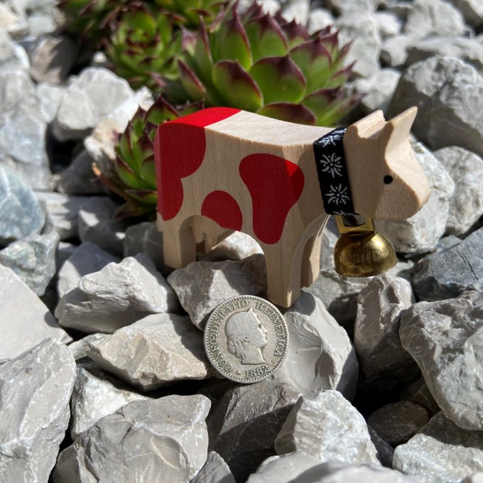 🐮 Look what I found on my walk today… a shiny little Swiss 10-cent coin glimmering! 🇨🇭  

It hasn’t changed its design since 1879. That makes it the oldest coin still in circulation in the world! And yes, it’s even in the Guinness World Records. Moo-gnificent, right? 🪙