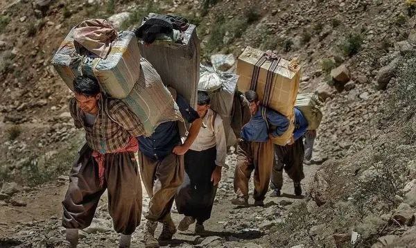 urmu_mediaa's tweet photo. بارشان خیانت به مردم بی دفاع بود. https://t.co/BY4refdq2j