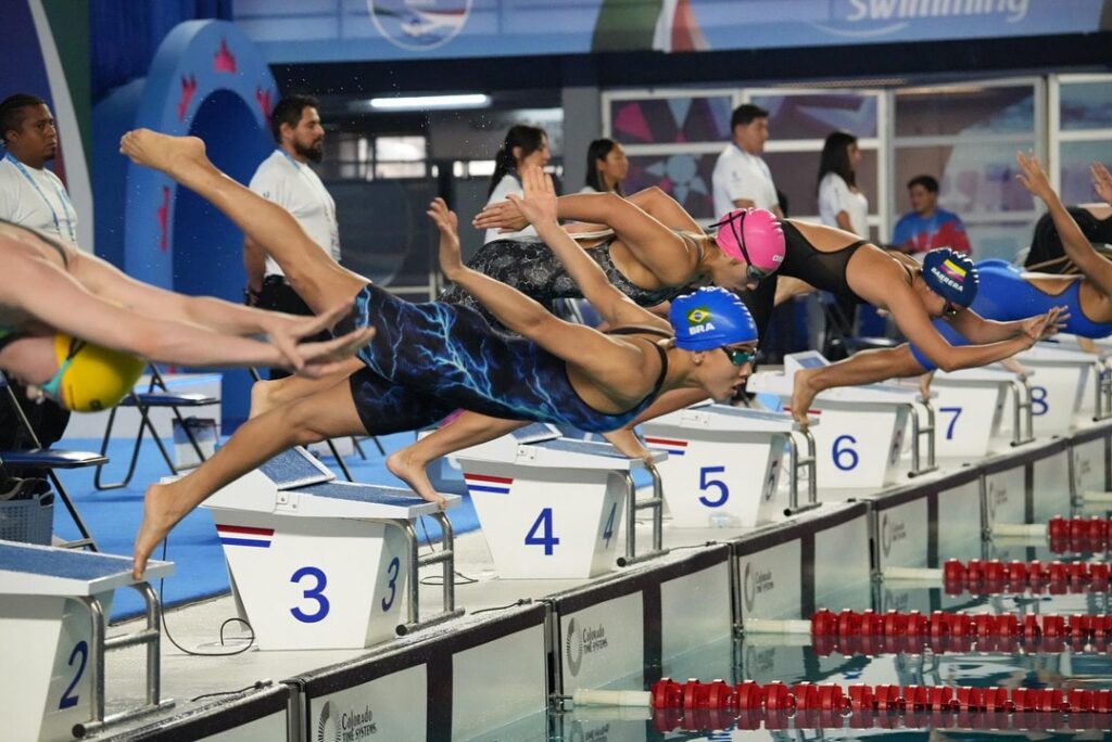 TRÊS VEZES ELA! 🥇🥇🥇

A nadadora Beatriz Flausino, da classe S14, conquistou sua 3ª medalha de ouro na etapa do World Series de natação disputada no México. No último sábado, dia 14, a brasileira venceu a prova dos 200m medley e garantiu mais um pódio pra conta. 

🏊‍♀️ Confira os