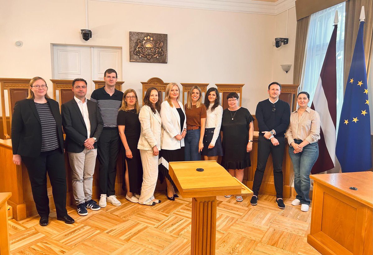 Satversmes tiesa (@satv_tiesa) on Twitter photo Šodien Satversmes tiesu apmeklēja jaunie tiesneši un prokurori no dažādām Eiropas valstīm <a href="/EJTN_eu/">European Judicial Training Network</a> un Tieslietu akadēmijas starptautiskās programmas ietvaros. Viesus uzrunāja <a href="/Satv_tiesa/">Satversmes tiesa</a> priekšsēdētāja Irēna Kucina, savukārt Juridiskā departamenta vadītājs Kristaps Tamužs jaunos Šodien Satversmes tiesu apmeklēja jaunie tiesneši un prokurori no dažādām Eiropas valstīm <a href="/EJTN_eu/">European Judicial Training Network</a> un Tieslietu akadēmijas starptautiskās programmas ietvaros. Viesus uzrunāja <a href="/Satv_tiesa/">Satversmes tiesa</a> priekšsēdētāja Irēna Kucina, savukārt Juridiskā departamenta vadītājs Kristaps Tamužs jaunos