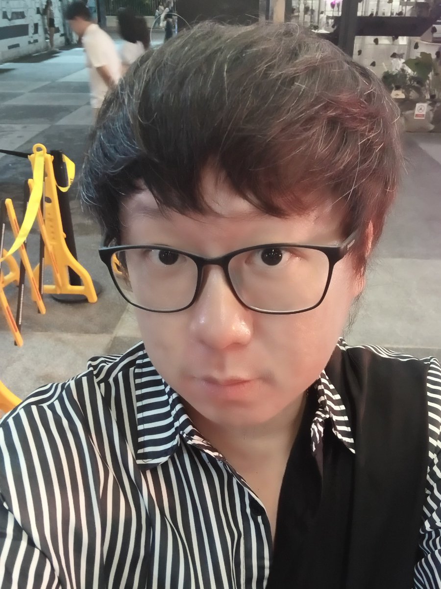 #หนุ่มแว่น