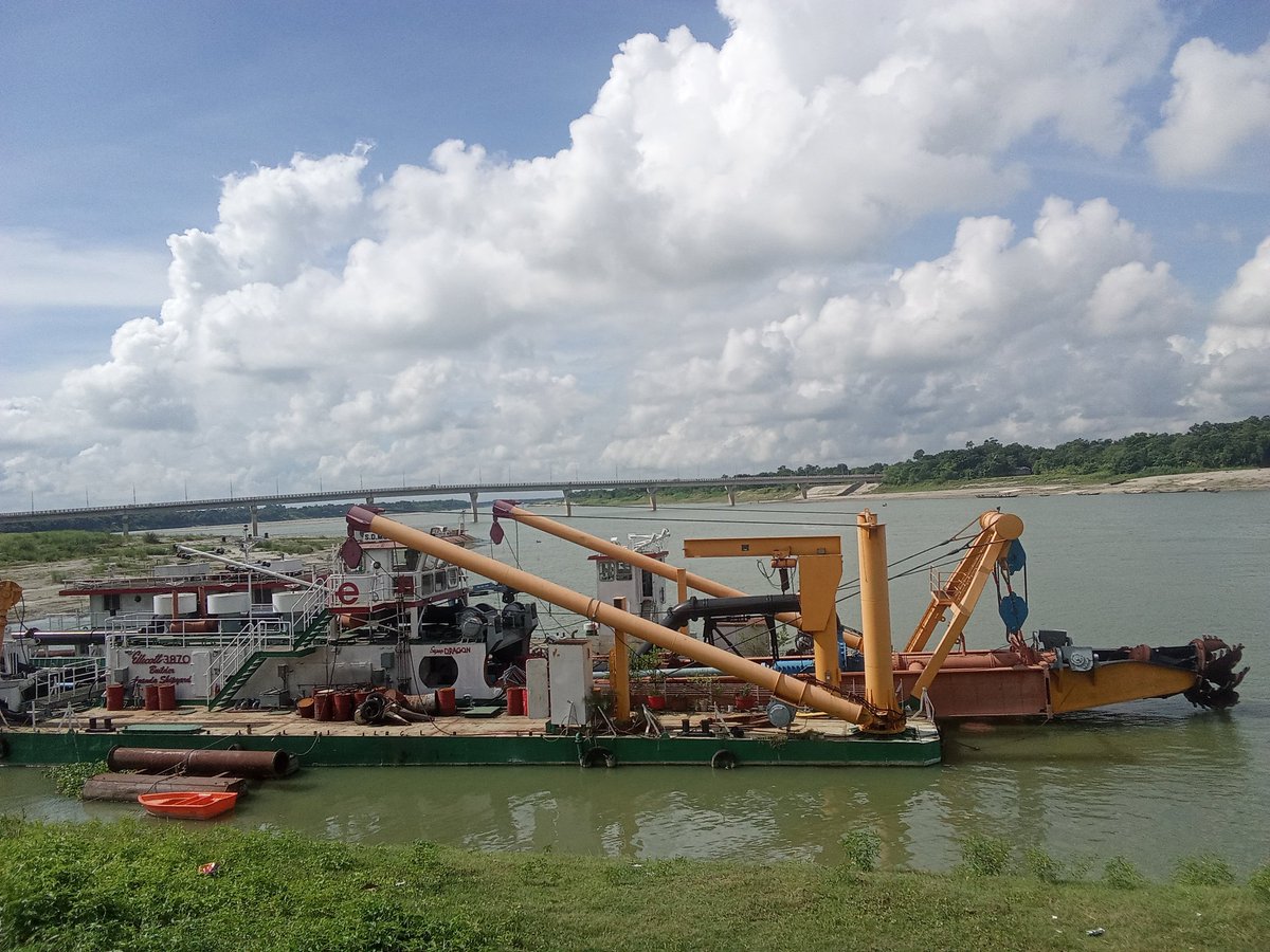 jubaedho486's tweet image. A picture of a machine that cuts well from a river and transports it to another location. #Machine #germanmachine #chinamachine #rivermachine