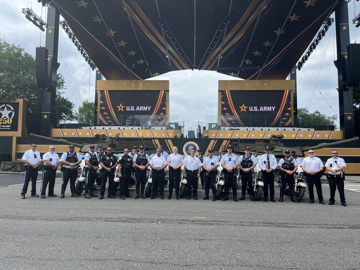 usparkpolicepio's tweet photo. USPP officers worked around the clock to support the @usarmy 250th Birthday.  Our team is dedicated to ensuring safety during large-scale special events.  A special thank you to our partners for joining us over the weekend in supporting this mission!   

#ARMY250 #USPP https://t.co/o6LRFUckZM