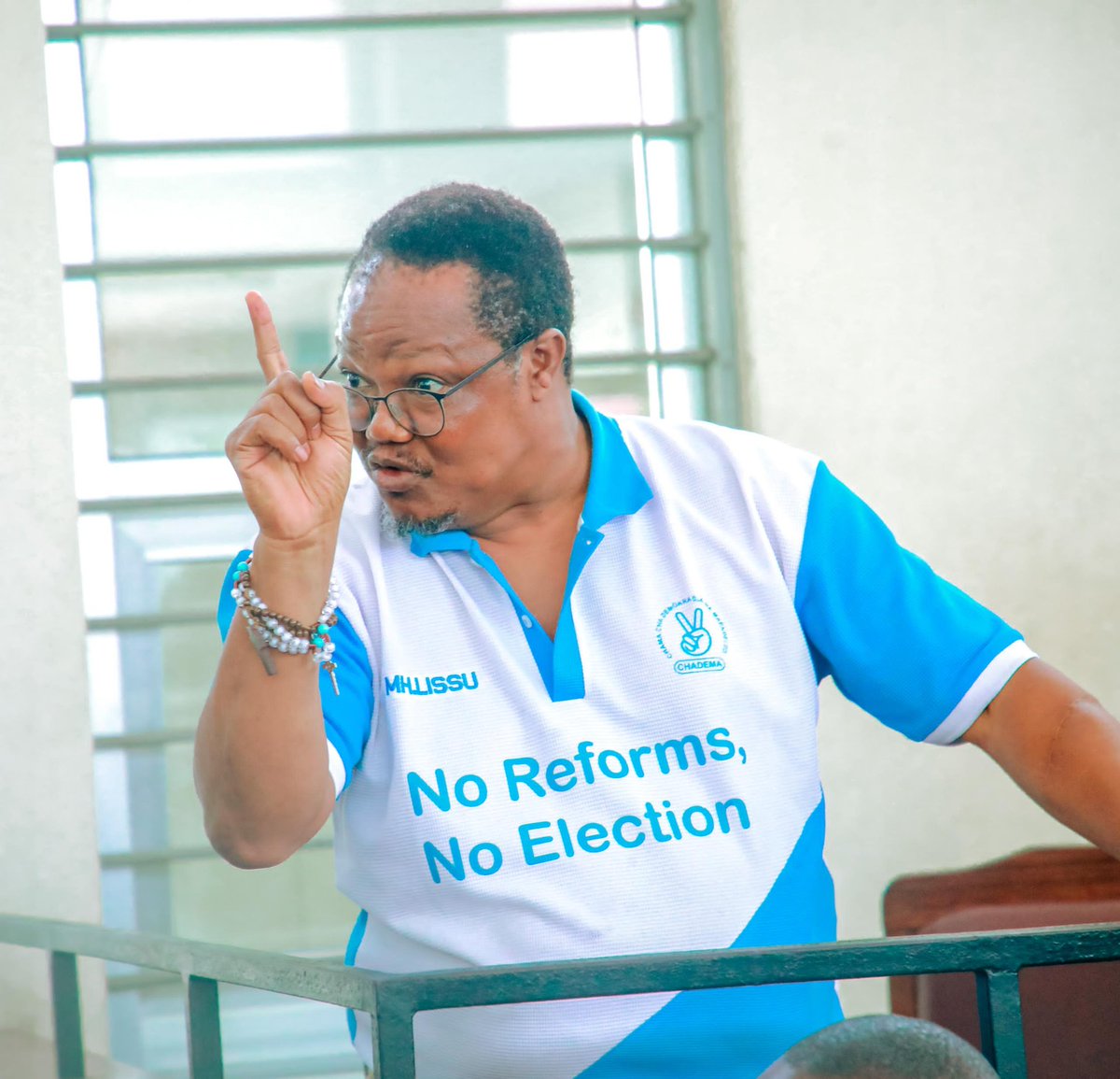 Chadema Tanzania (@chadematz2) on Twitter photo Nitakimbizana nao mwenyewe. Nitakimbizana nao mwenyewe.