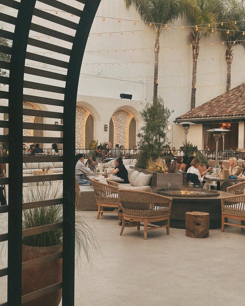 HopeFlowerDTLA's tweet photo. Laya Restaurant is a summer must in LA. Their stunning outdoor patio captures the vibe of an open-air market with natural, handcrafted details.

Enjoy Middle Eastern flavors with a California twist—ideal for al fresco dining in Hollywood.

📍1430 N Cahuenga Blvd https://t.co/fi17S2m098