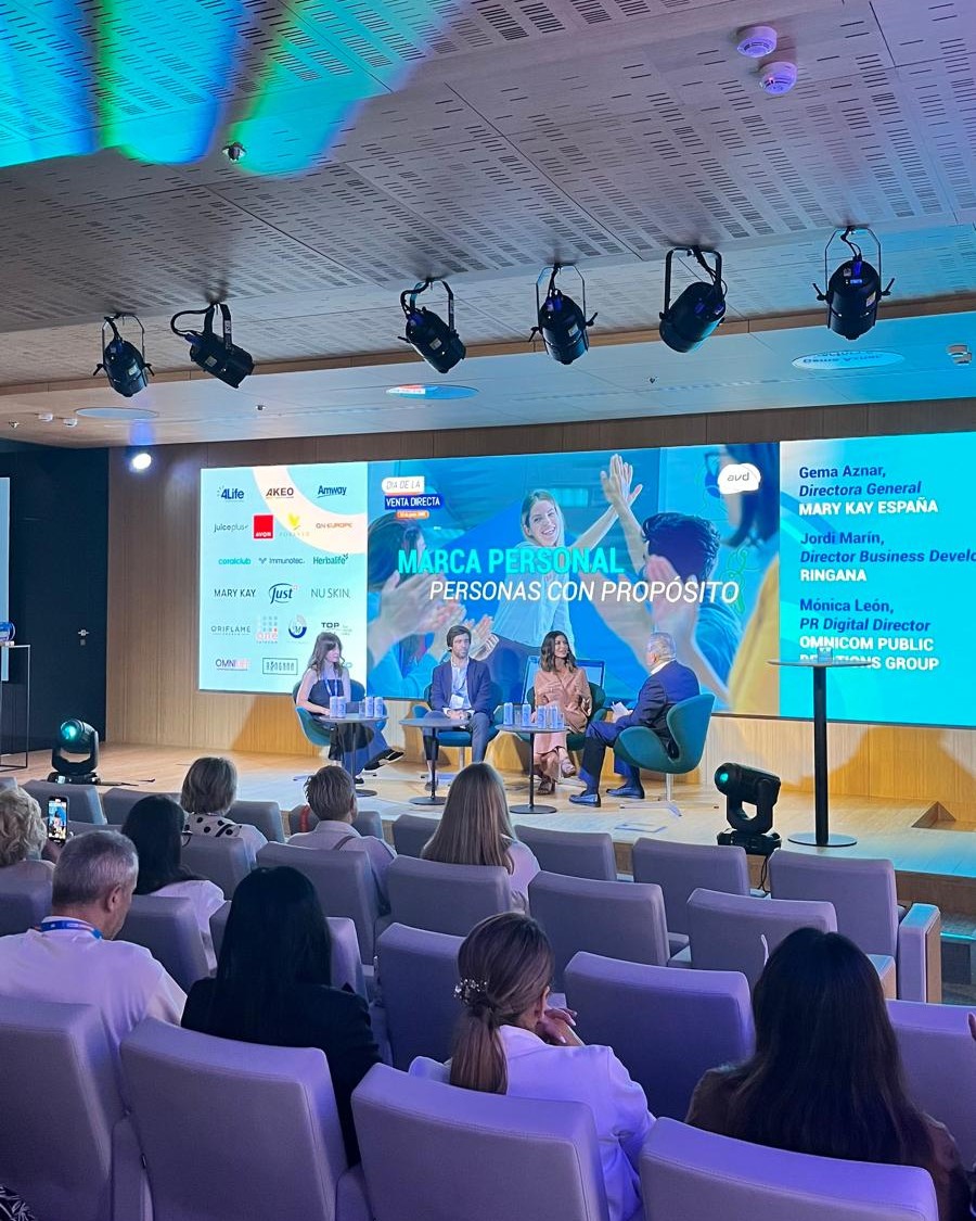 OmnicomPRGroup España (@omnicompr_es) on Twitter photo La semana pasada tuvimos el placer de acompañar a nuestro cliente <a href="/AVDSpain/">AVD España</a>  en la celebración del #DíaDeLaVentaDirecta. Además, Mónica León, PR Digital Director en <a href="/OmnicomPR_es/">OmnicomPRGroup España</a>  participó en la mesa redonda "Marca personal y personas con propósito". La semana pasada tuvimos el placer de acompañar a nuestro cliente <a href="/AVDSpain/">AVD España</a>  en la celebración del #DíaDeLaVentaDirecta. Además, Mónica León, PR Digital Director en <a href="/OmnicomPR_es/">OmnicomPRGroup España</a>  participó en la mesa redonda "Marca personal y personas con propósito".