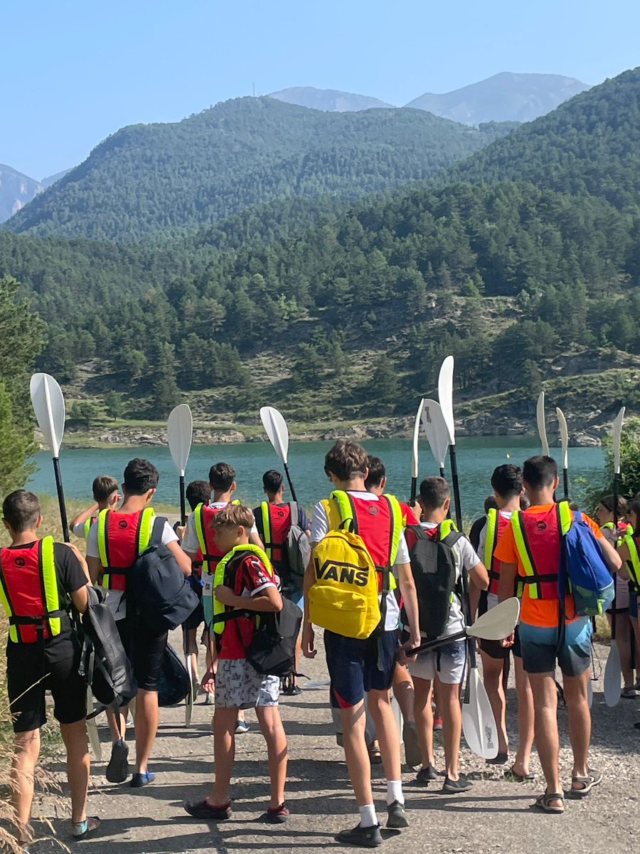 Colònies 2n ESO. Arribats a Port del Comte! Han esmorzat i s'han preparat per fer caiac. #2esoinsforat #Colònies #portdelcomte
