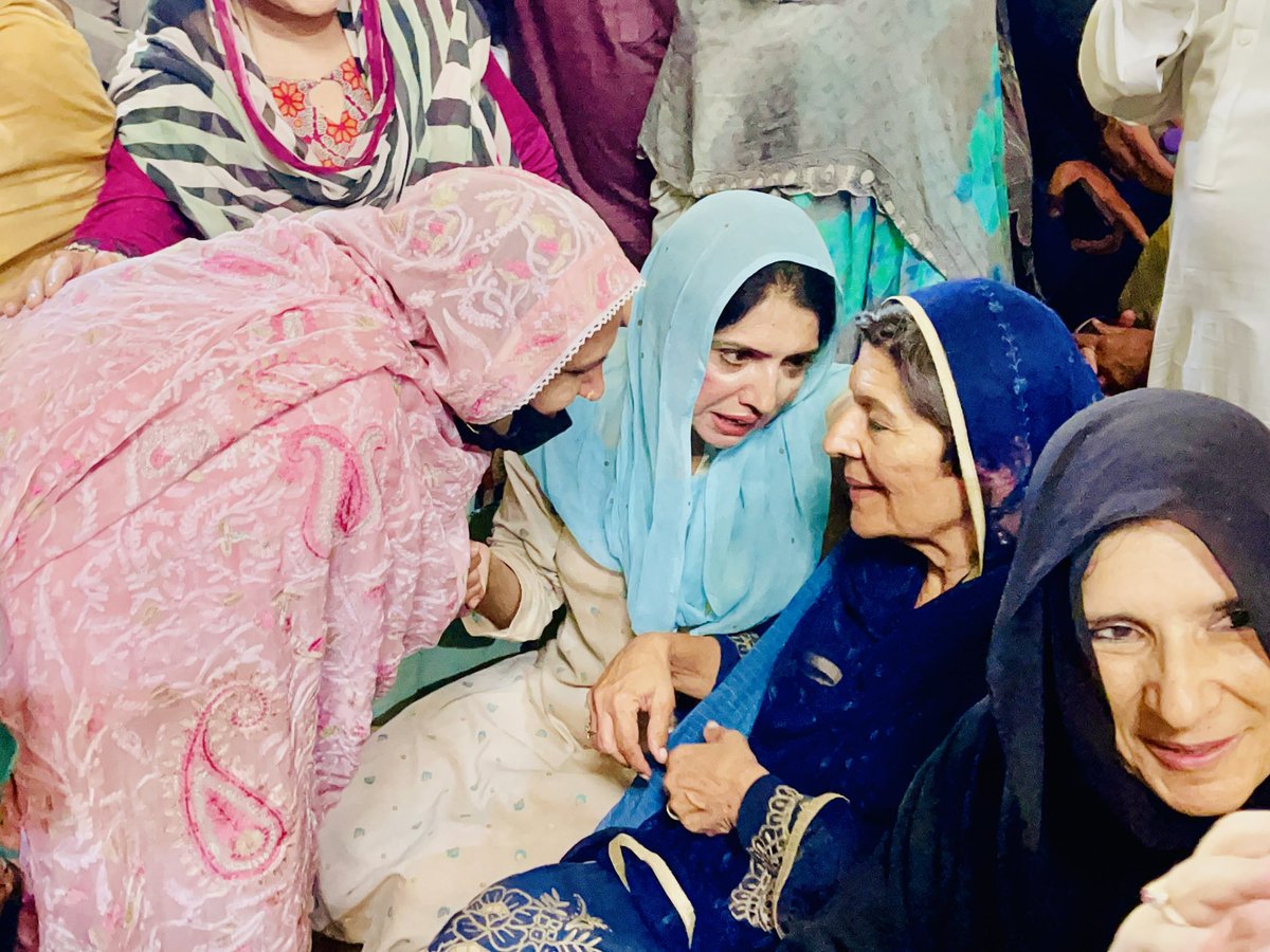 KousarMKB's tweet photo. With @Aleema_KhanPK &amp; @aliya_hamza at- Lahore High Court . https://t.co/5NmOK8M4EI