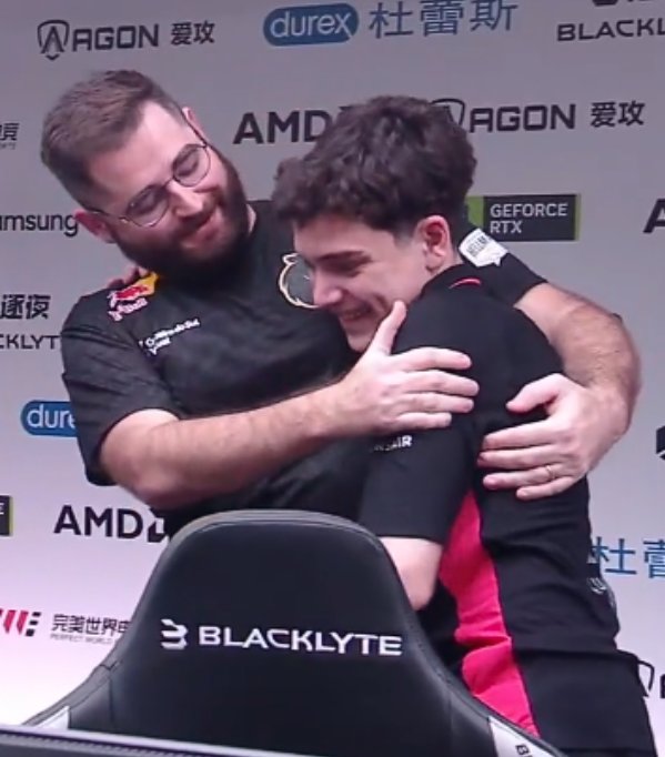 4 years ago, FalleN was teaching kids Counter Strike, one of which was Snow from paiN ‼️

This week, they will face each other in the playoffs of the Austin Major 🇧🇷