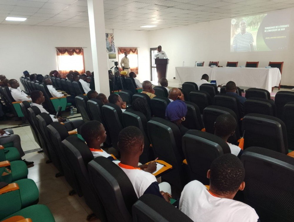 Côte d'Ivoire : À Bouaké, des étudiants des universités de Man et Daloa à l'école de Kassa Gold koaci.com/index.php/arti…