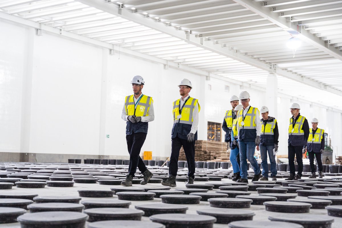 In #Dresden entsteht mit der Smart Power Fab eine der modernsten #Halbleiter​fabriken Europas. Ein bedeutendes Projekt für den #Wirtschaftsstandort #Sachsen &amp; für das #SiliconSaxony. Wir brauchen die großen exportorientierten Unternehmen, die #Mikroelektronik, den #Maschinenbau &amp;