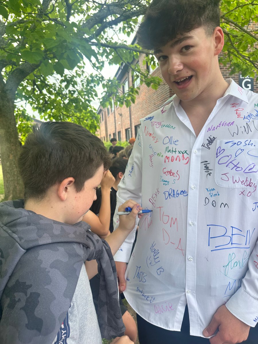 A guard of honour for the amazing Year 11s leaving school today. We wish them all the very best of luck, and look forward to seeing lots of them back for Sixth Form. #EnjoyRespectAchieve #BohuntLiphook