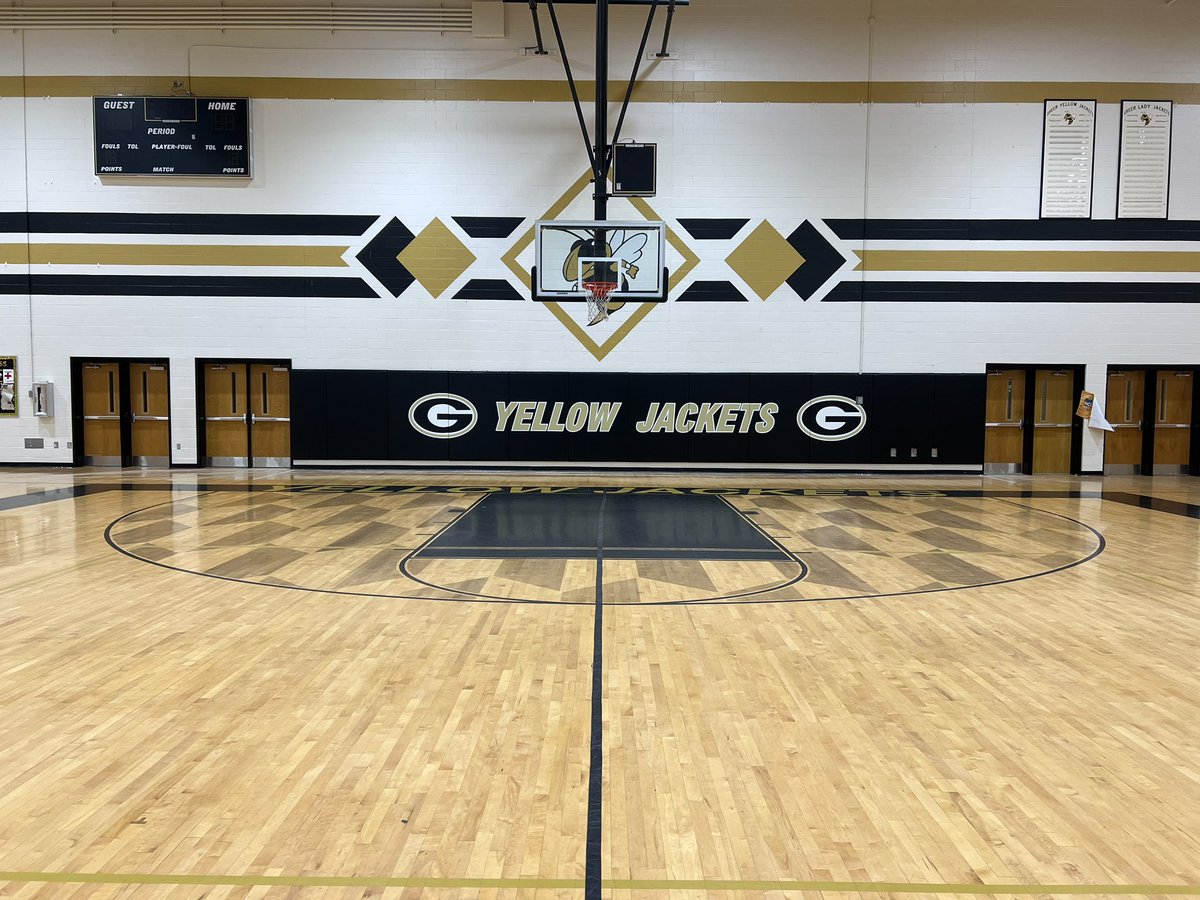 BSNSPORTS_SC's tweet image. Wall Padding up @AthleticsGreer. This looks great and thanks to @Fisher_Athletic for being a great partner and making The Hive look fantastic. Go Yellow Jackets!!