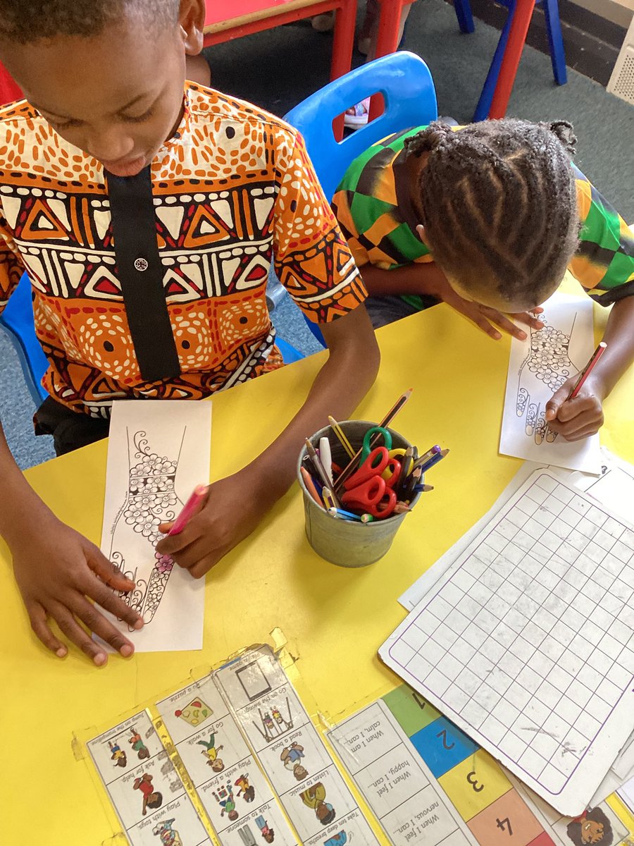 StMaryB17's tweet photo. #Y2 children had a wonderful afternoon learning about Mendhi. A brought in some Mendhi to show the other children. They then coloured their own ✋🇵🇰🖊️#RRSA #Art21 #Art7 #Art8 #CultureDay https://t.co/ZbRD9KwDkG