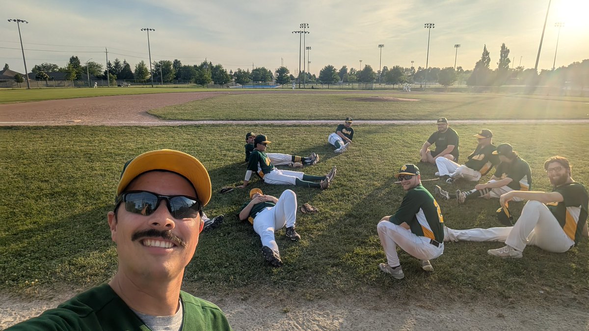 Finished off the weekend with a little Sunday sunset and ball! (Thanks JB 📸)

Irish were ready to roll, but unfortunately no umps showed..

Default ‘W’ and we turn our attention towards next weekend! ☘️

Shoutout to Tich who homered again and Josh for two 2Bs in our scrimmage!